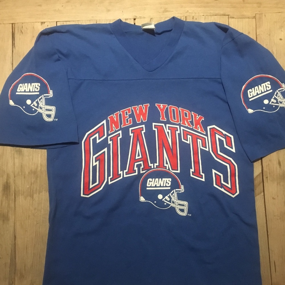 🏈 New York Giants Vintage 1/2 Sleeve V Neck Shirt